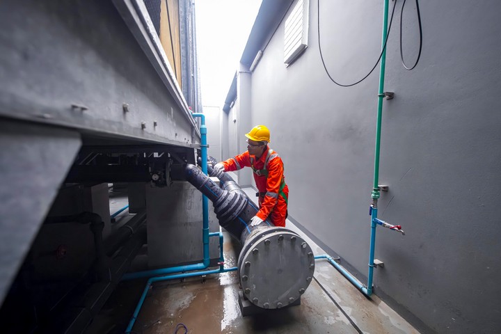 Worker Connects Pipes In Industrial Area During Da 2026 01 09 10 11 54 Utc